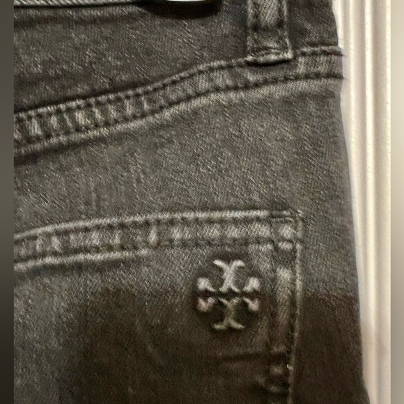 TORY BURCH JEANS, BLACK SIZE: 2, MEASUREMENTS: WAIST: 13”, INSEAM: 28, RISE: 9”. - Picture 10 of 12